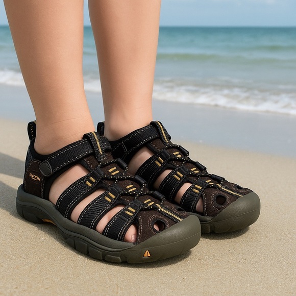Keen Clearwater CNX Sandals - Picture 1 of 10